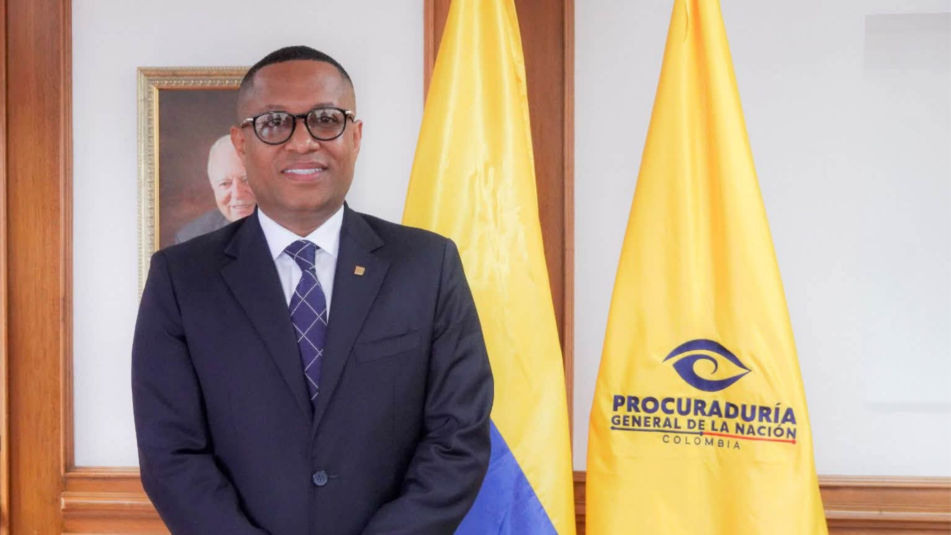 Luis Enrique Abadía García asume nuevo cargo en la Procuraduría General