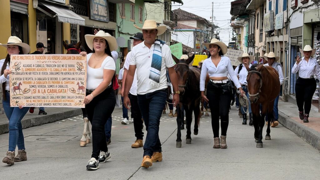 Caballistas realizaron plantón en Aguadas por las condiciones para las cabalgatas